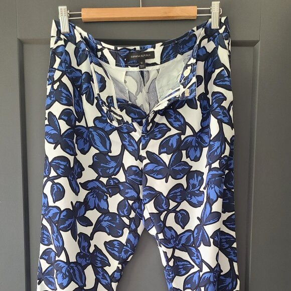 Banana Republic Women’s Floral Blue Print Cropped Pants Size 10 - Picture 2 of 7